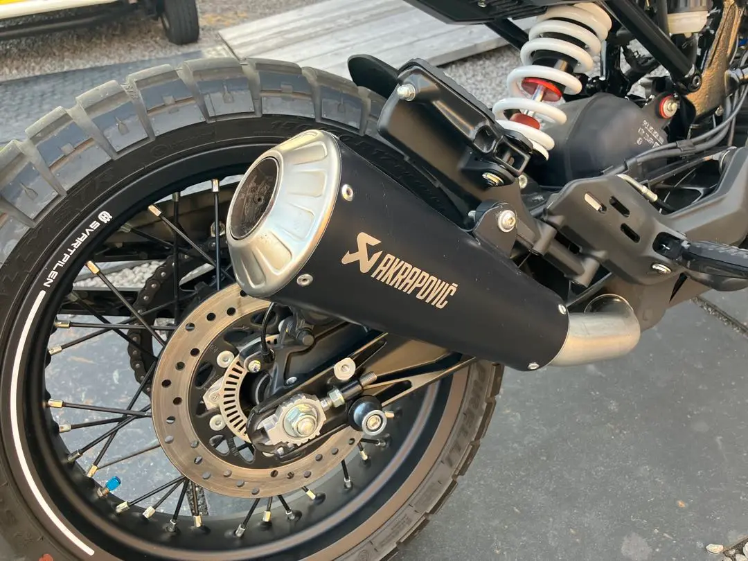 スヴァルトピレン401 純正OP アクラポビッチマフラー Svartpilen 125/250/401/ Vitpilen 401】 AKRAPOVIC MUFFLER