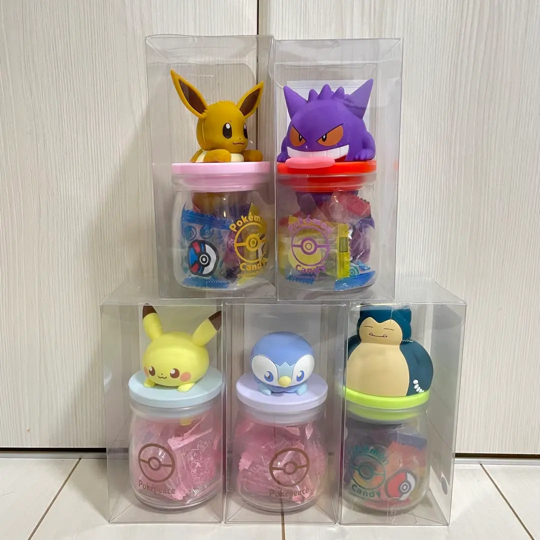 Thumbnail of Pokémon figures with candy