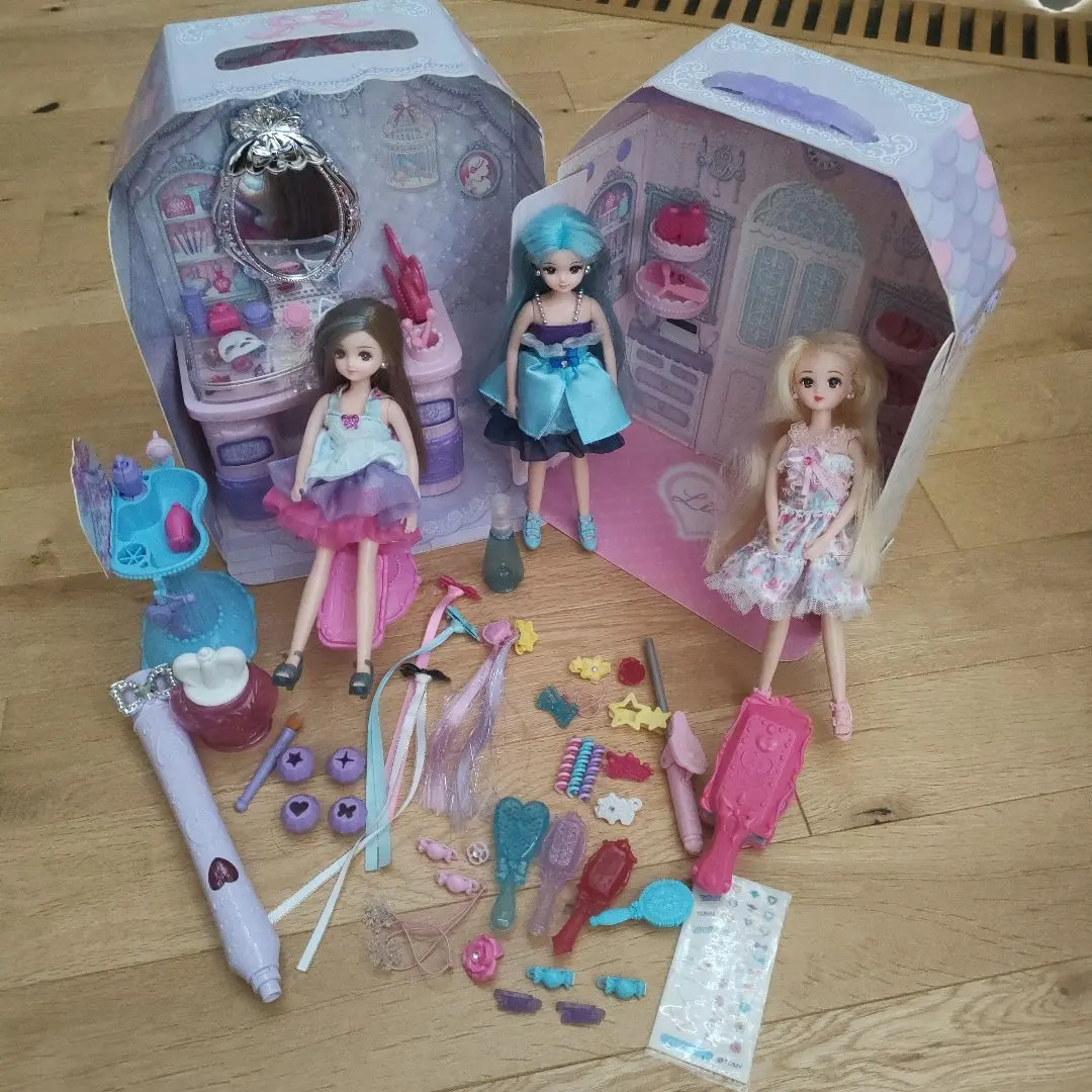 Thumbnail of Licca-chan Stylish Beauty Salon - Includes 3 Dolls - Used