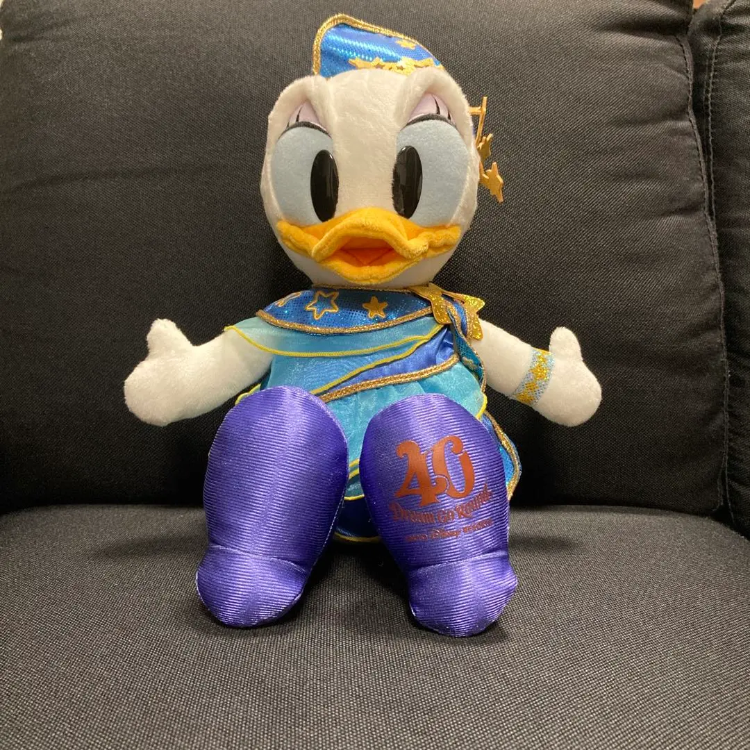 東京ディズニーランド 40周年 ぬいぐるみ　デイジー‼︎ 新品・タグ付き】 東京ディズニーランド 40周年 ぬいぐるみ デイジー