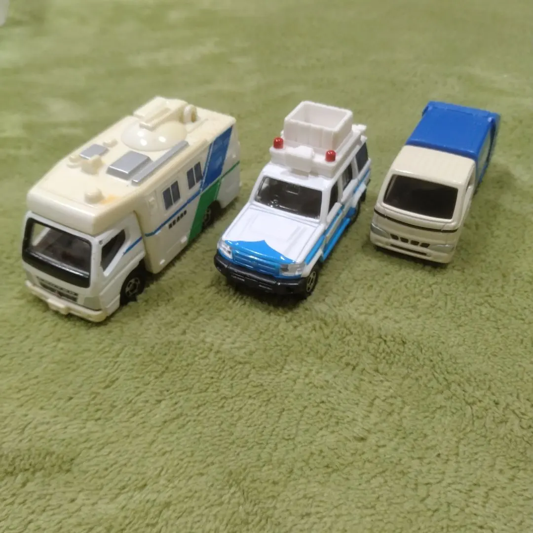 Thumbnail of Tomica 3-piece set