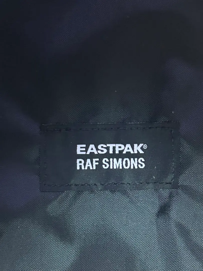 ラフシモンズRAF SIMONS the XX ピンバッチ ラフシモンズRAF SIMONS the XX ピンバッチ新 デザイン
