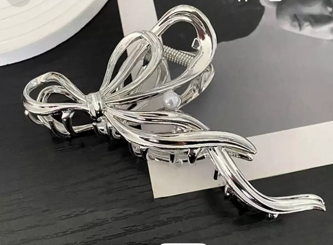 Thumbnail of Ribbon-shaped metal hair clip (silver)