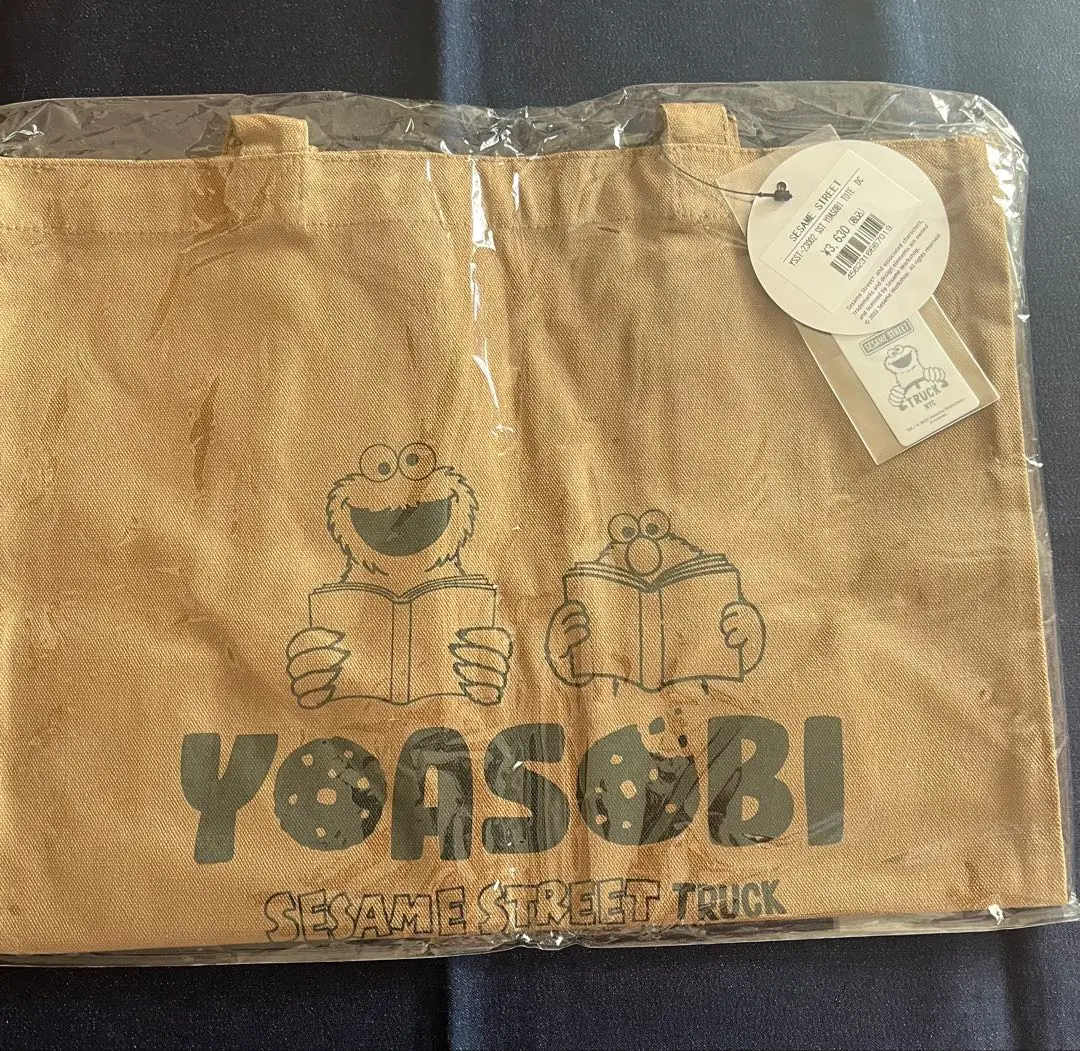 YOASOBI　セサミストリート　コラボトートバッグ　ブラウン Amazon.co.jp: YOASOBI セサミストリート コラボTシャツ (S