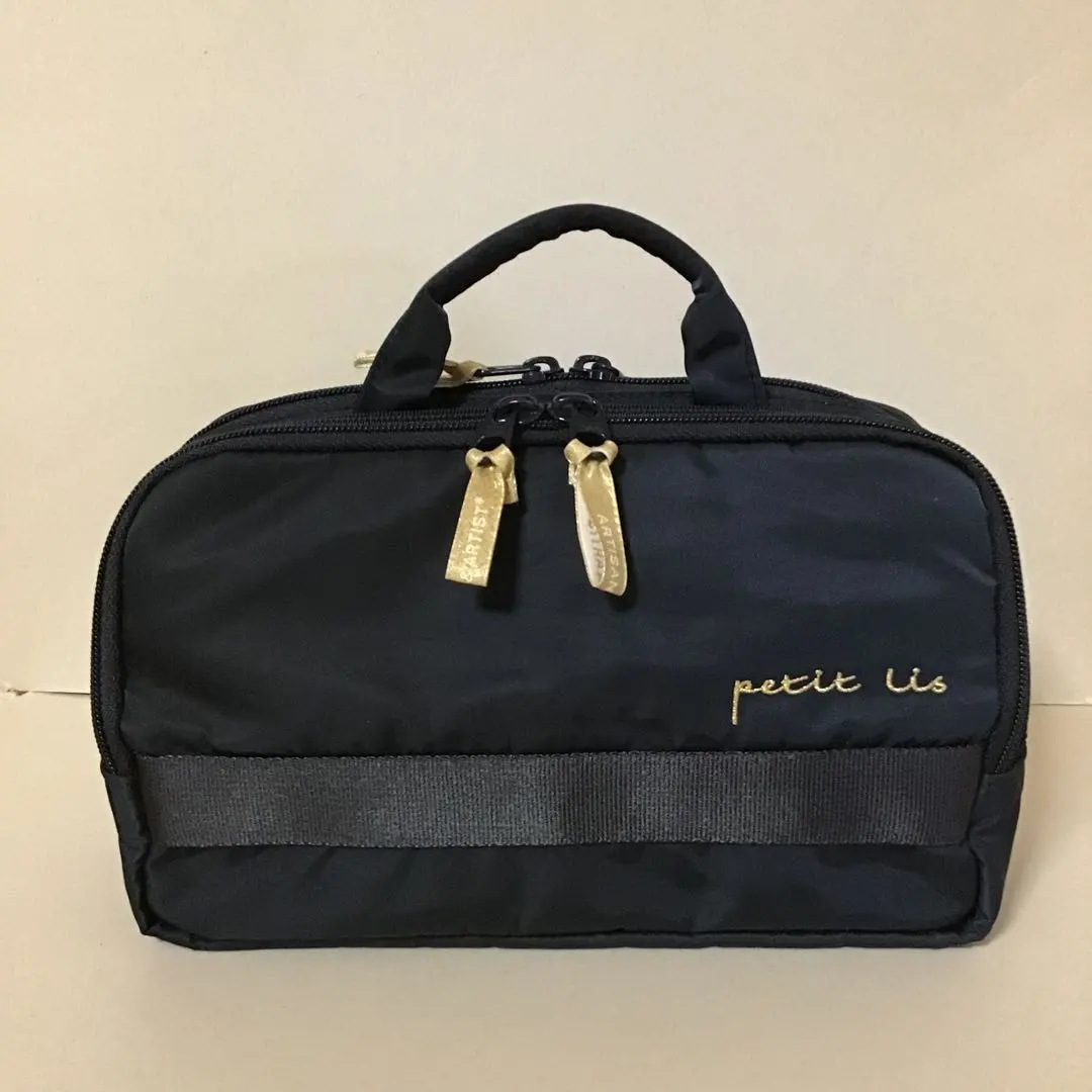 アルティザンアンドアーティスト 兵藤小百合さんコラボ洗えるポケット付きサブポーチ アルティザン&アーティスト 洗えるポケット付きサブポーチ 兵藤