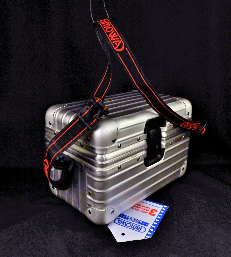 RIMOWA❤️ビューティーケース❤️新品、未使用❤️ Amazon | [リモワ] ビューティーケース TOPAS TITANIUM トパーズ