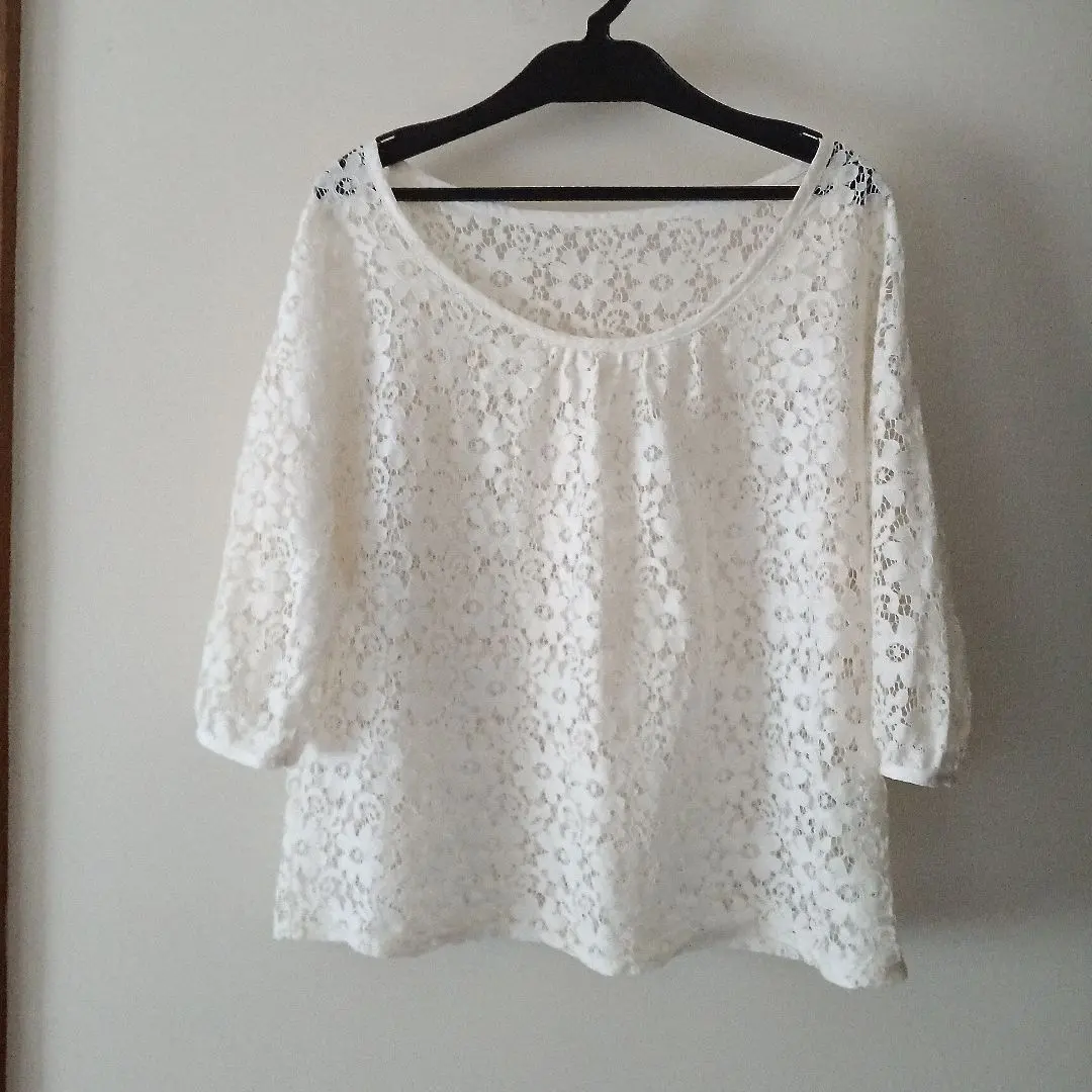 Thumbnail of White floral lace short-sleeved top