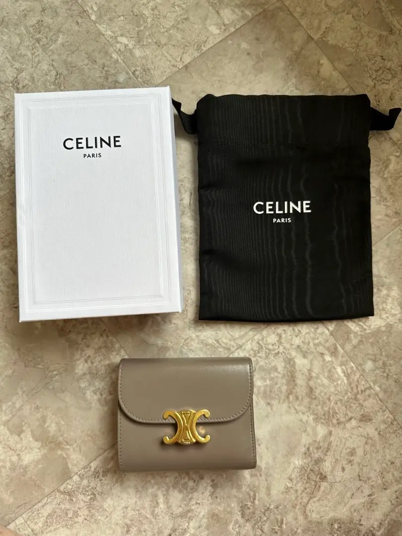 限定値下げ中⭐️【箱あり美品】セリーヌスモールトリオンフウォレット 2025年最新】celine トリオンフウォレットの人気アイテム - メルカリ