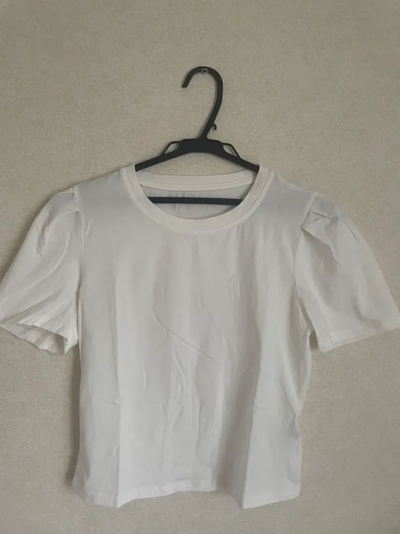 Thumbnail of T-shirt with voluminous sleeves