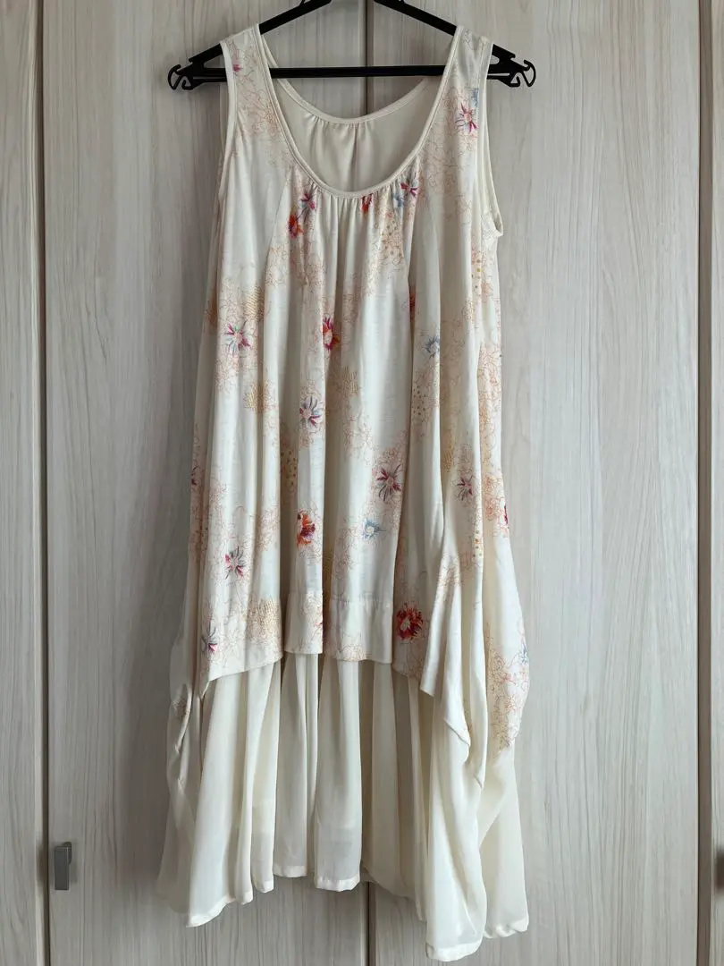 Thumbnail of Floral print dress with lace and lining