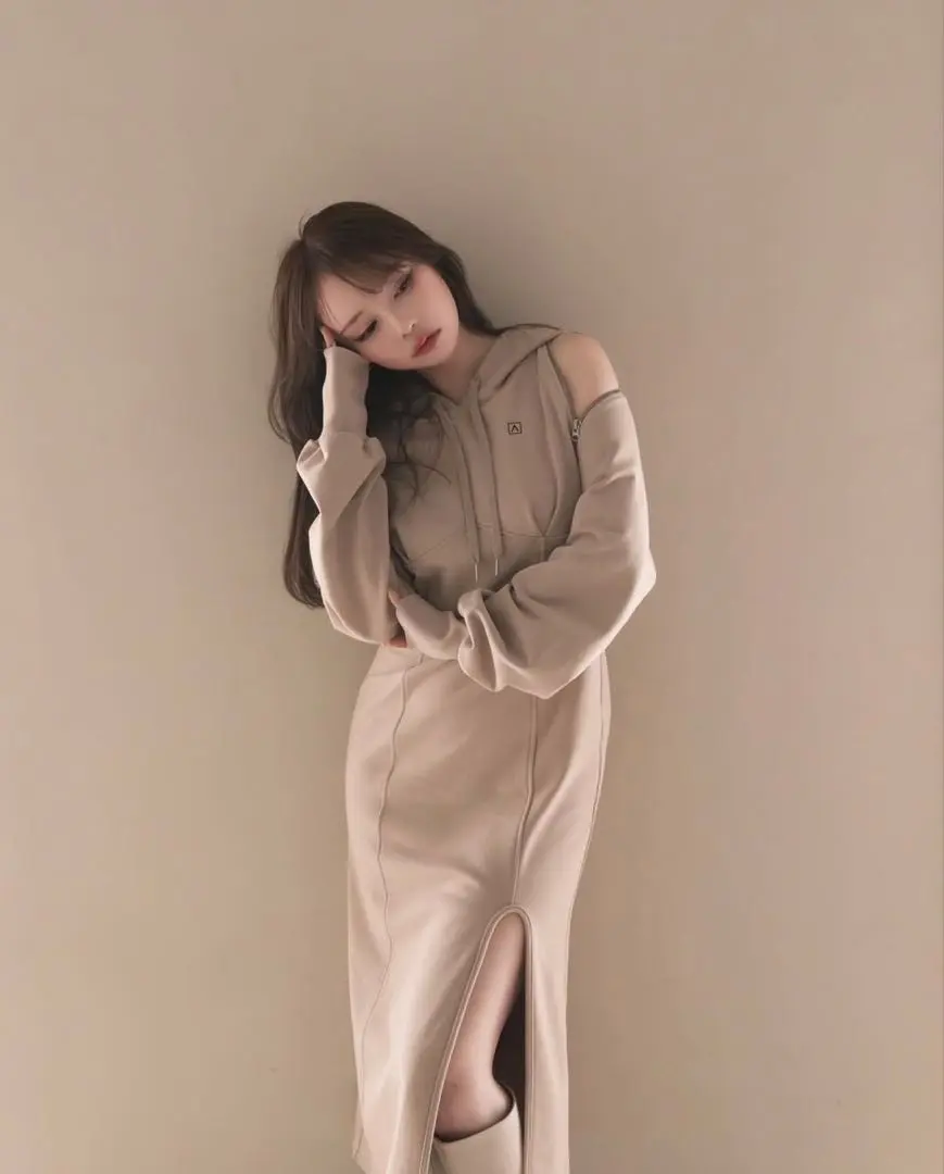 【美品】AND MARY Camilla slit dress 米色 的縮圖