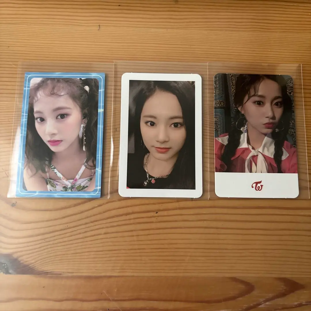 Thumbnail of TWICE Tzuyu trading card set
