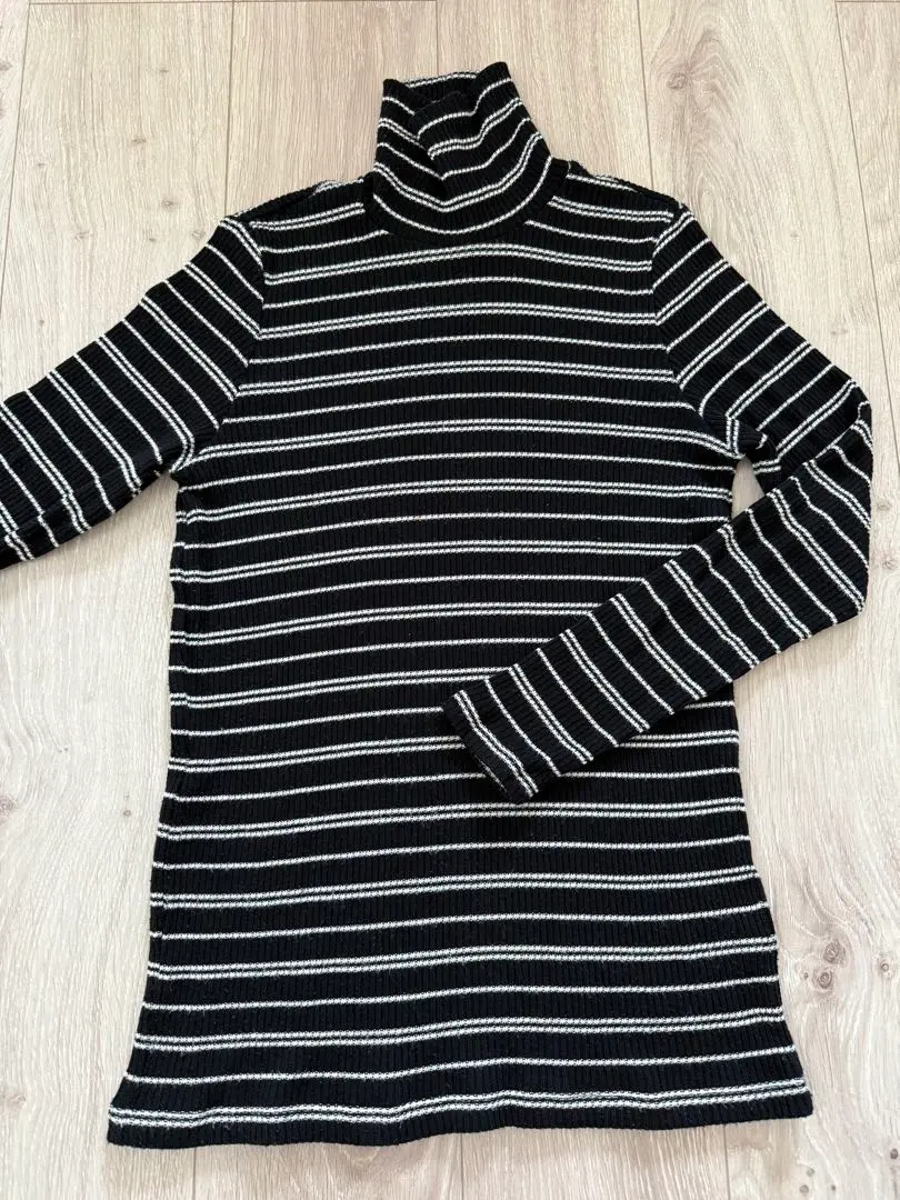 Thumbnail of UNIQLO Black and White Striped Turtleneck L