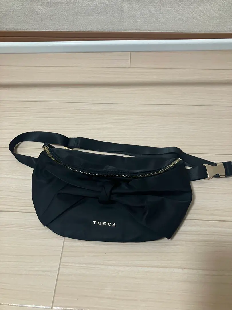 トッカ　tocca リボン ウエストポーチ　クロ　ボディーバッグ TOCCA ウエストポーチ ウエストバッグ RIBBON KNOT BODY BAG