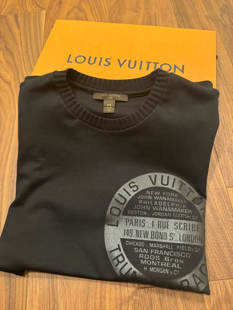 LOUIS VUITTON　Tシャツ　スタンプロゴ　ブラック　XS Louis Vuitton Black Barcode Logo T-Shirt – Savonches