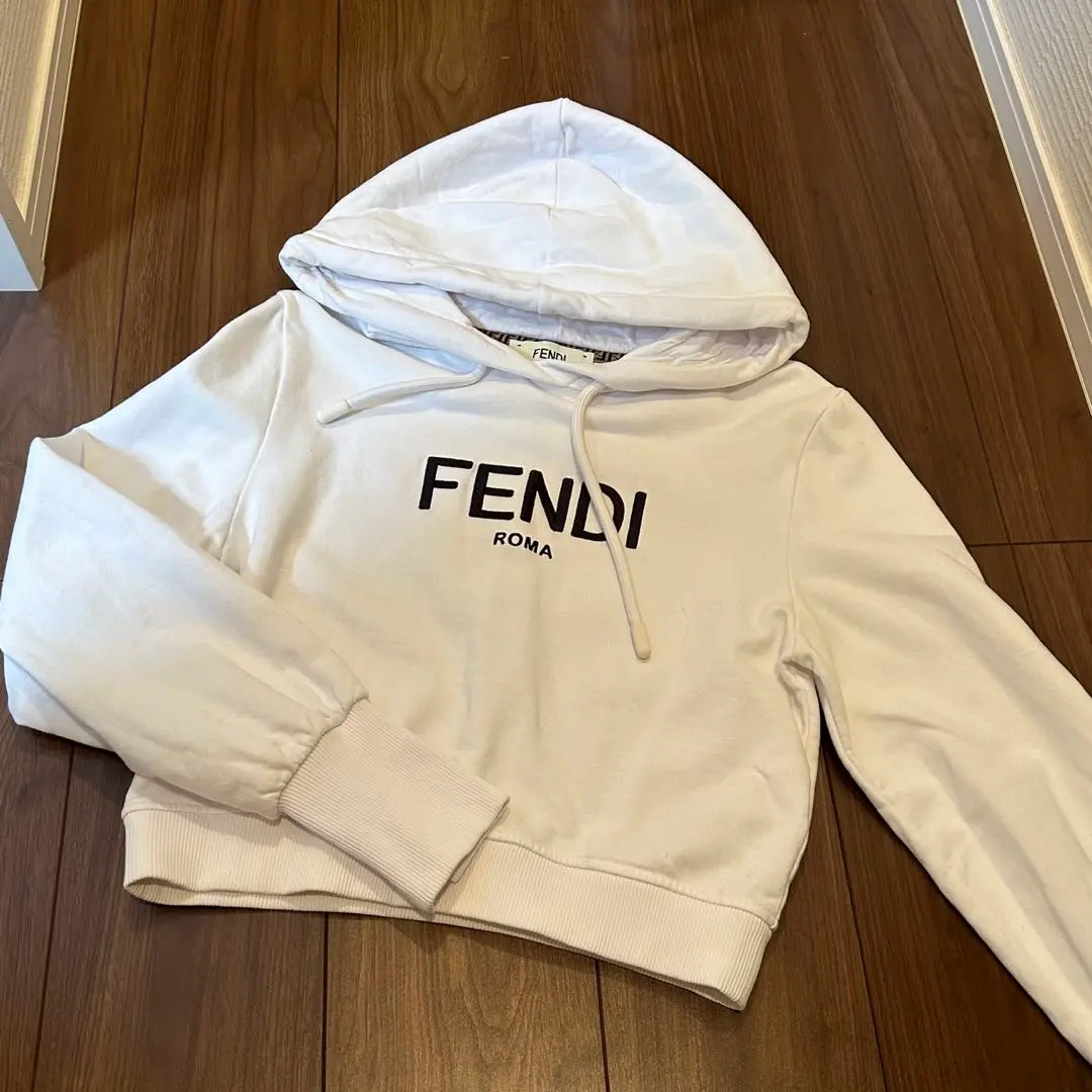 FENDI フェンディ　パーカー　伊勢丹購入　キッズ　レディース　10A FENDI フェンディパーカー伊勢丹購入キッズレディース10A
