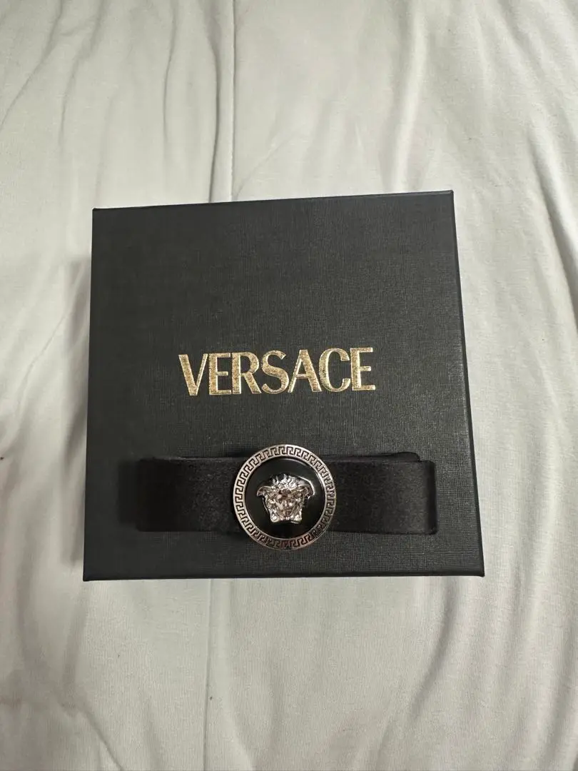 【新品未使用】VERSACE クリスタルヘアクリップ グレカ メデューサ 90_1006571-