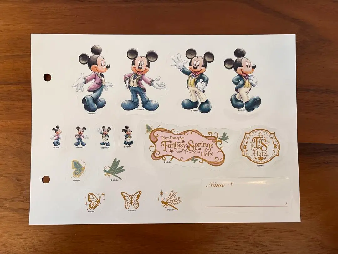 Disney - グランドシャトー　アルバム　シールと塗り絵　ディズニー グランドシャトー アルバム シールと塗り絵 ディズニー - メルカリ