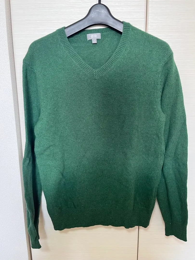 Thumbnail of UNIQLO Green V-neck Sweater S