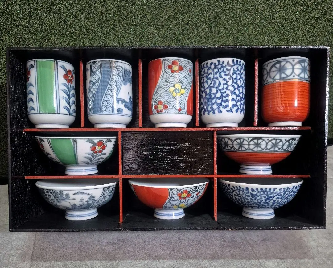 Thumbnail of Unused Arita-yaki Shuho Assorted Pattern Rice Bowls and Teacups 5-piece Set