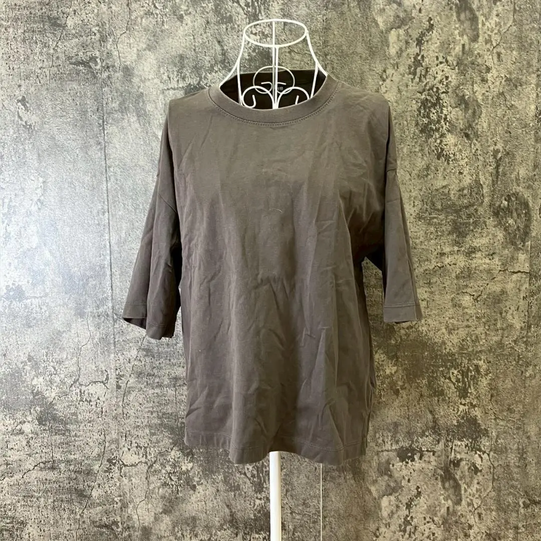 Thumbnail of ✨UNIQLO✨ Uniqlo ♡ T-shirt ♡ Cut and Sewn ♡ 100% Cotton ♡ Dark Gray (L)