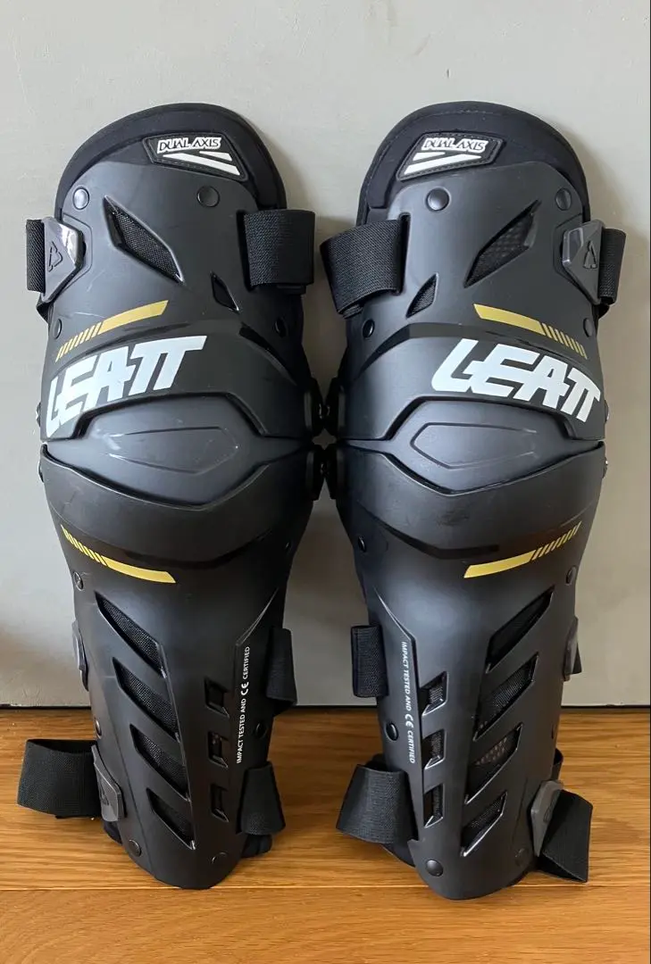 【ほぼ未使用】LEATT リアット　ニーシンガード ホワイト） LEATT “DUAL AXIS” ニーシンガード '22モデル ＜左右