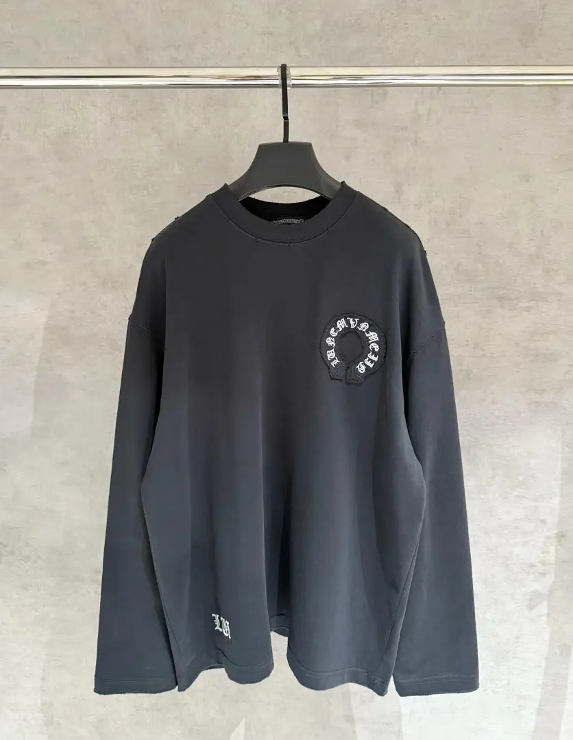 Thumbnail of Black long-sleeved T-shirt, size L