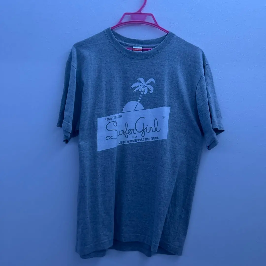 Thumbnail of Gray Surfing Theme T-shirt