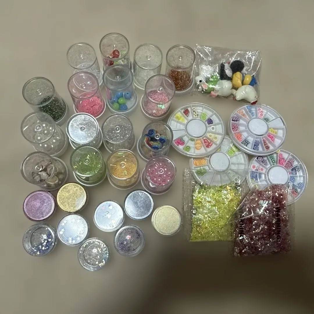 Thumbnail of Resin accessories