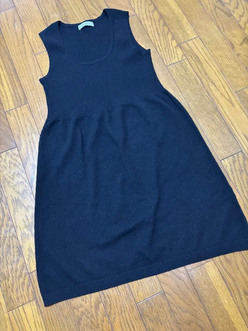 Thumbnail of Uniqlo Cashmere 100% Black L Size Knit Tunic