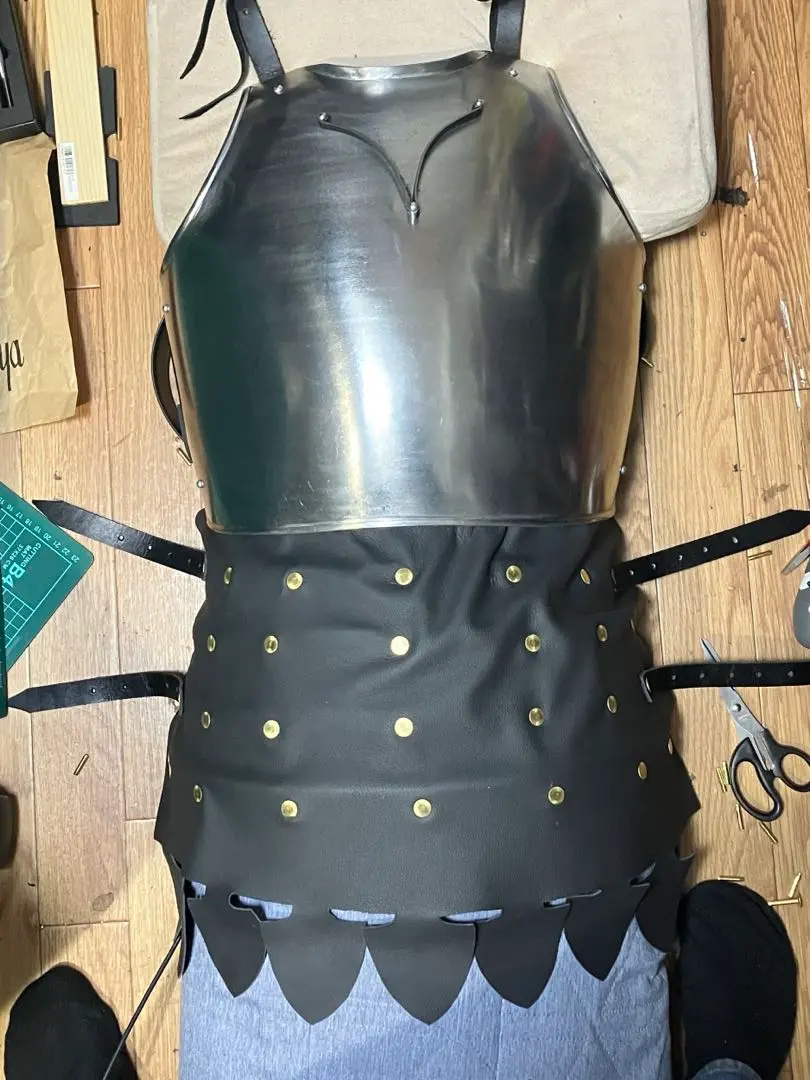 西洋鎧 中世鎧 鉄製 等身大 モンハン 武器 甲冑 武具 刀 騎士 最終値下げ】西洋鎧 中世鎧 鉄性 武具 武器 騎士 モンハン 甲冑