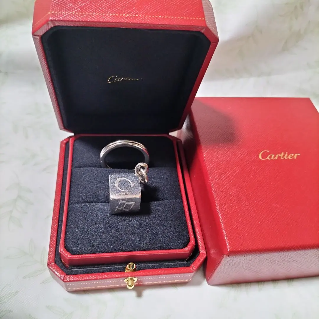 カルティエ　Cartier キーホルダー 楽天市場】Cartier カルティエデコールCCロゴプレートキーリング