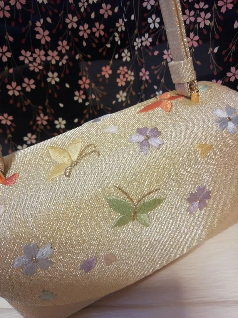 新品　未使用　神田胡蝶 和装バッグ  ハンドバッグ　総柄　刺繍　花柄　シルク　絹 バッグ – 神田胡蝶オンラインストア