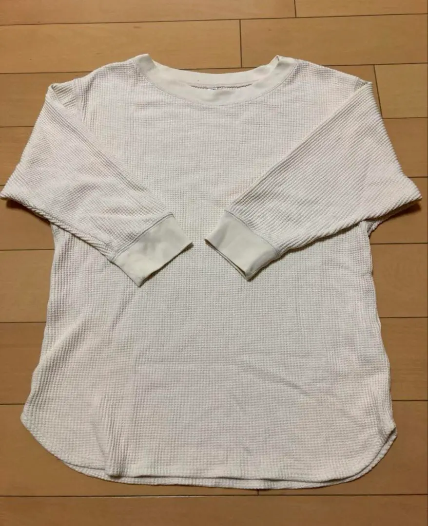 Thumbnail of UNIQLO three-quarter sleeve cut-and-sew