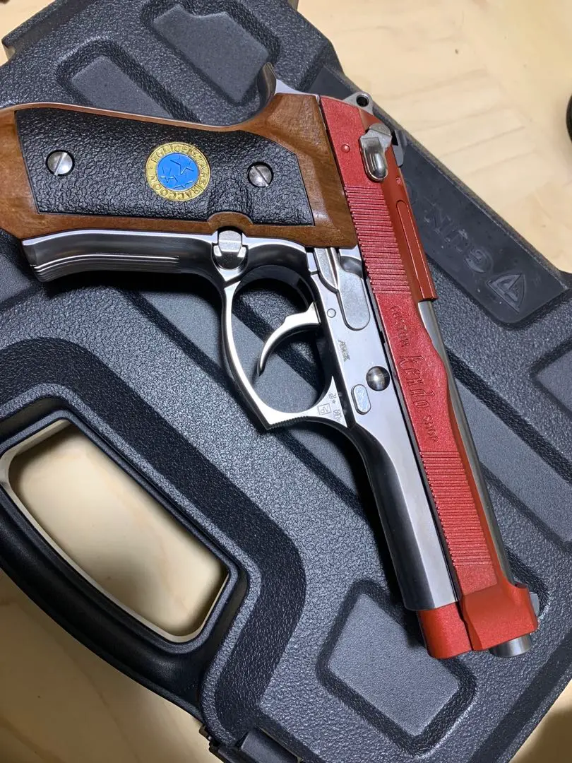 【マルイ】M92ミリタリーモデル LEON風カスタム　ブラック×ハーフシルバー マルイ】M92ミリタリーモデル LEON風カスタム ブラック×ハーフ