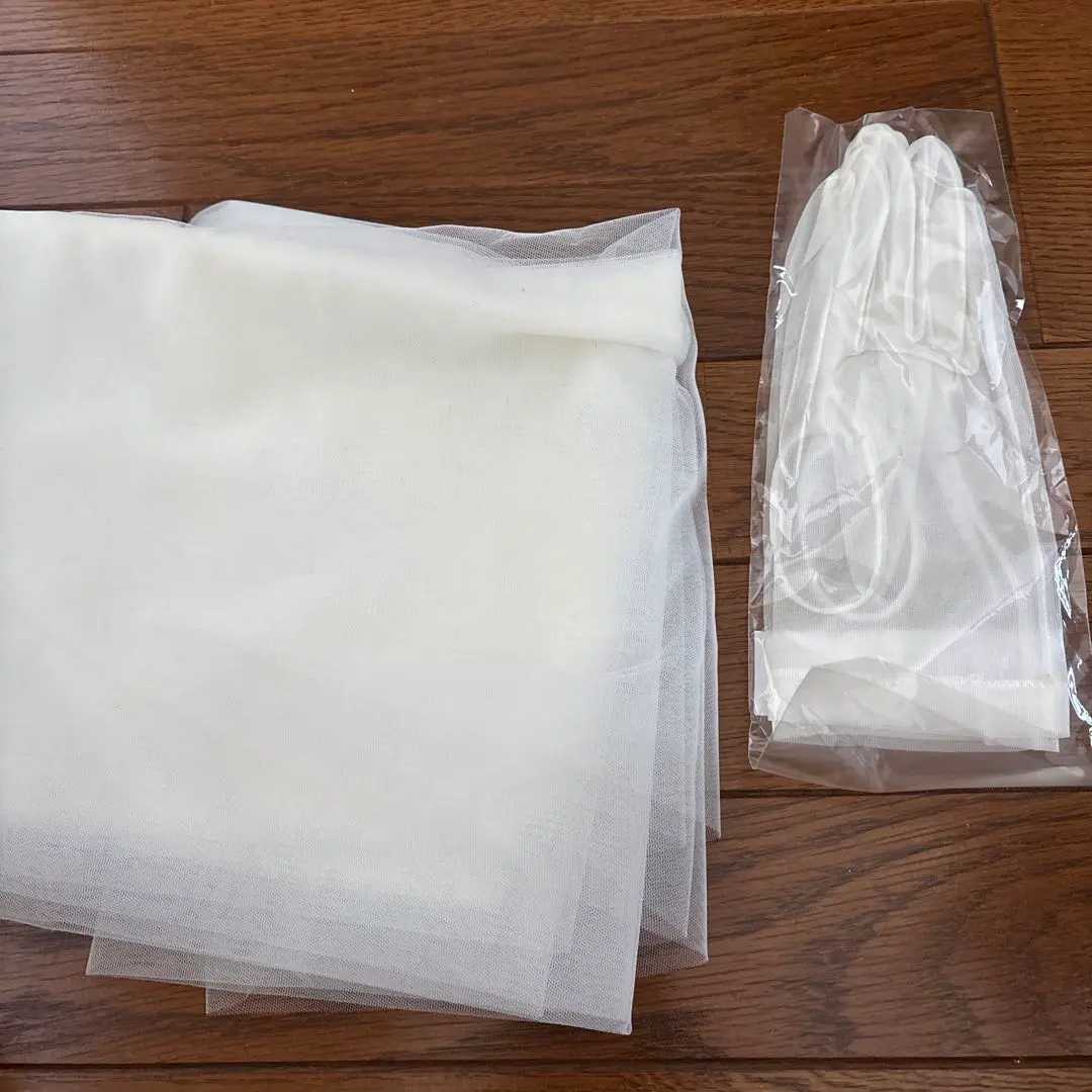 Thumbnail of Wedding veil and gloves set