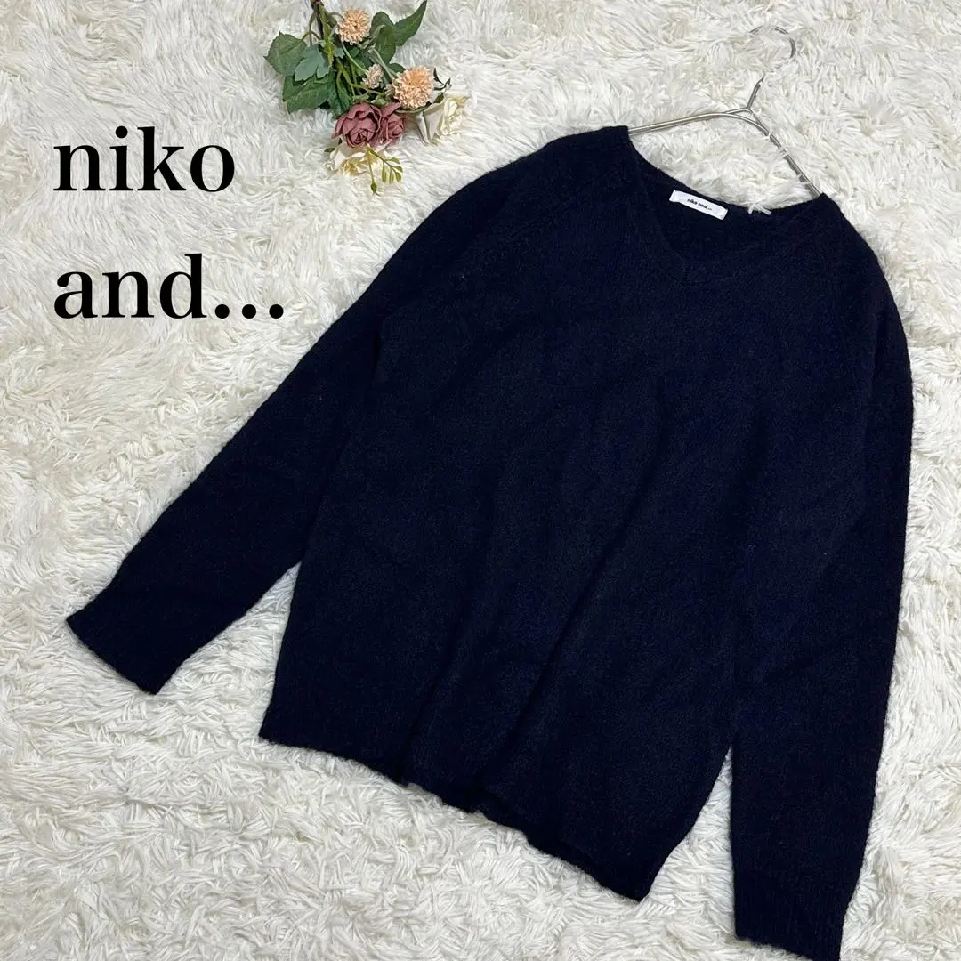 【niko and ...】長袖針織衫 毛衣 海軍藍 V領 素色 簡約 的縮圖