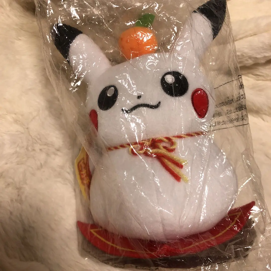 【タグ付き】稀少　ピカチュウ　鏡餅　ぬいぐるみ　2015 Amazon.co.jp: ポケモンセンターオリジナル ぬいぐるみ
