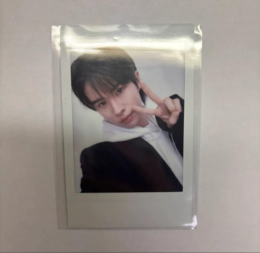 Thumbnail of TWS Kyungmin trading card, Cheki (Polaroid), instant photo, fan meeting, 42CLUB