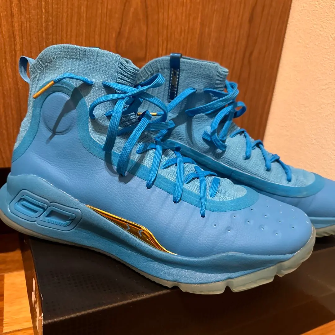 【完売品】アンダーアーマー　curry4 レトロ　バッシュ28.5cm 新品 完売品】アンダーアーマーcurry4 レトロバッシュ28.5cm 新品