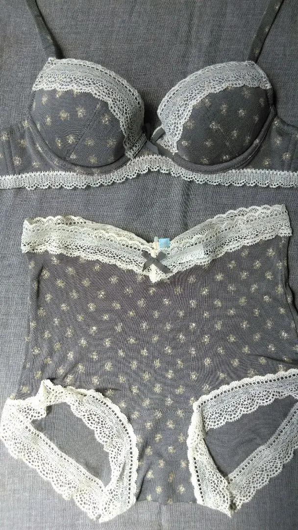 KIDBLUE ブラジャーショーツセット タグ付新品 新品タグ付キッドブルーKID BLUE ブラジャー&ショーツ2枚セット