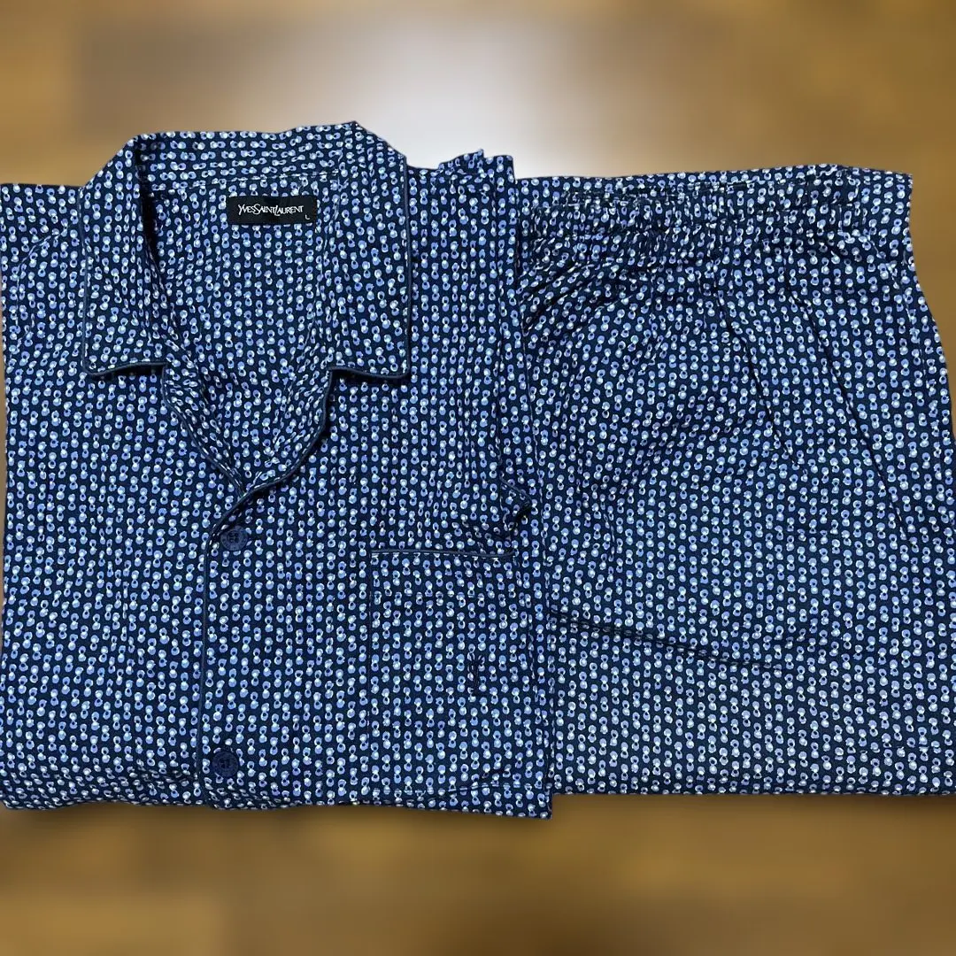 Maggie【新品未使用】イヴサンローラン パジャマ 上下セット Lサイズ Maggie【新品未使用】イヴサンローラン パジャマ 上下セット Lサイズ