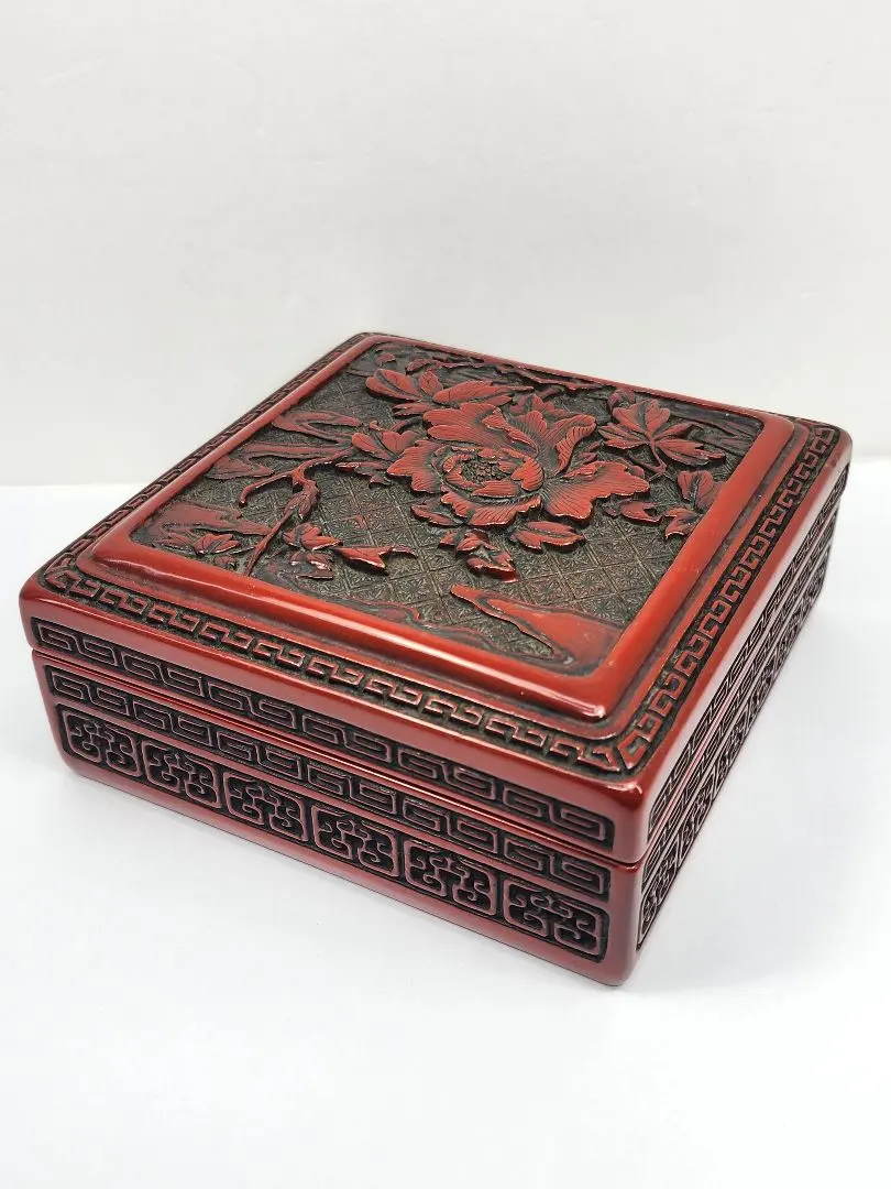 Thumbnail of Chinese Art, carved cinnabar lacquer small box, Tang style, lacquerware, Chinese antique, lacquerware, small container, antique, old family collection