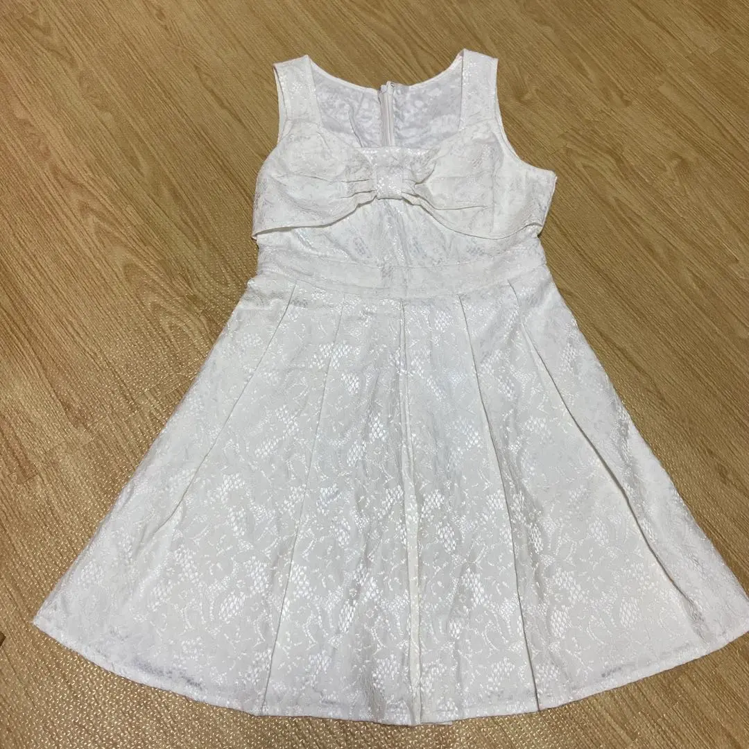 蕾絲洋裝 的縮圖