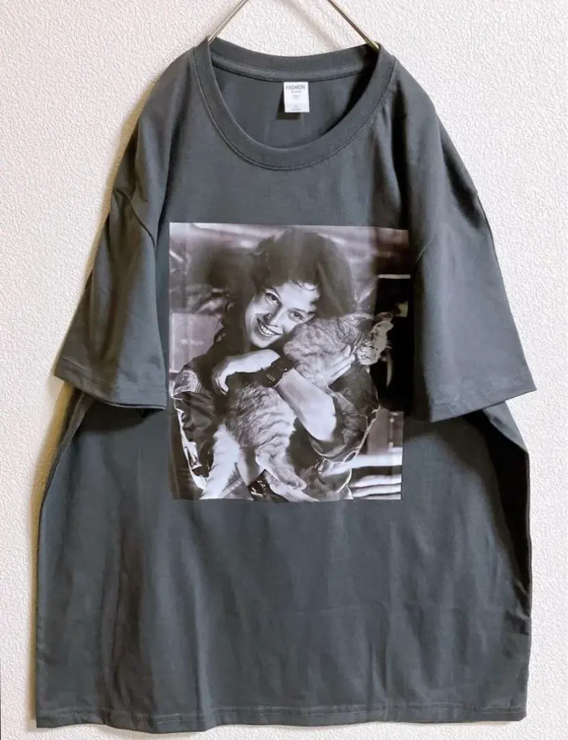 Thumbnail of Alien Ripley & Jonesy T-shirt - Sigourney Weaver