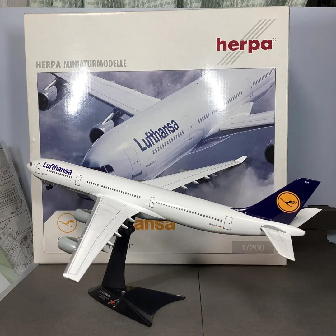 ☆極美品　herpa  Airbus A340-300 エアバス　1/200 Highly detailed Herpa Luftwaffe (Flugbereitschaft) Airbus