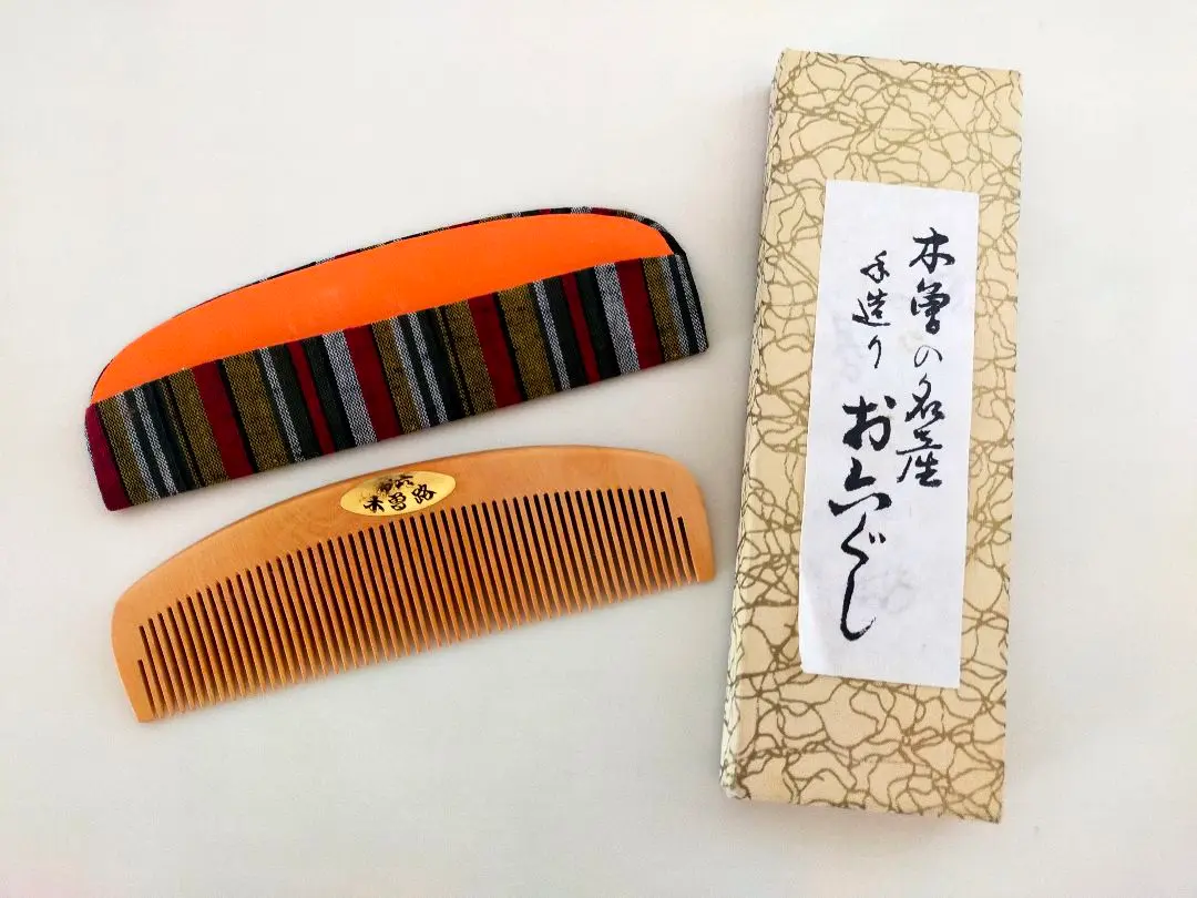 値下げ！新品未使用⭐︎伝統工芸　木曽路　お六櫛　刻印あり黄綬褒章受章 青柳和邦作 2025年最新】お六櫛 青柳の人気アイテム - メルカリ