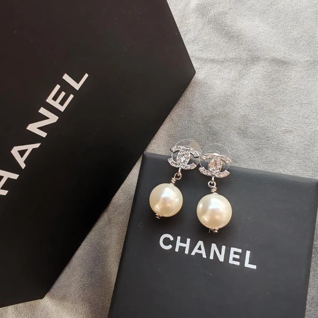 Thumbnail of CHANEL Pearl Drop Earrings