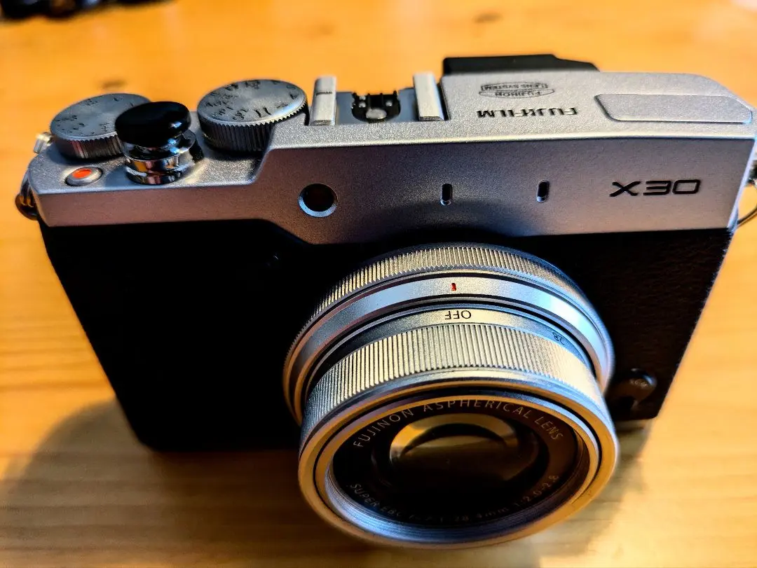 【極美品】FUJIFILM X30 シルバー その他アクセサリー 極美品】FUJIFILM X30 シルバー その他アクセサリー