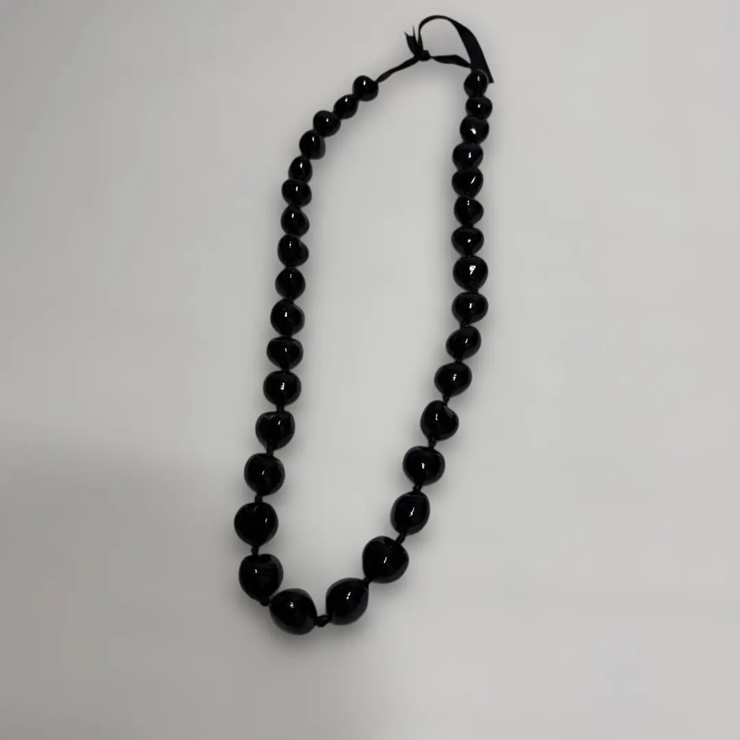 Thumbnail of Black Hawaii lei